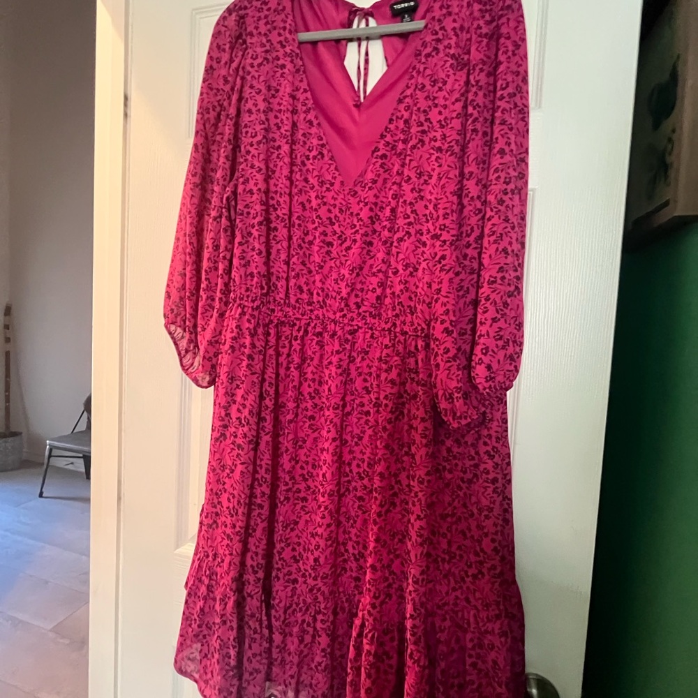 NWOT Torrid Hot Pink Floral Tie-Back Dress